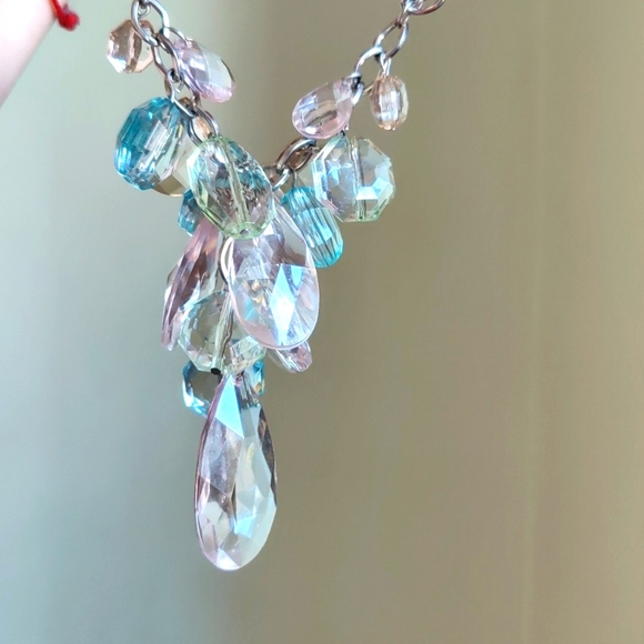 Beautiful faceted multi chained cascade necklace and earrings set - Picture 2 of 4